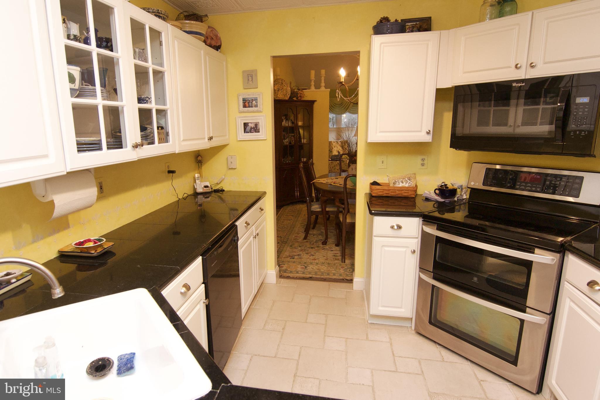 162 Hawthorne Court Reading, PA 19610 - Photo 18 of 32 a kitchen with a stove and a microwave