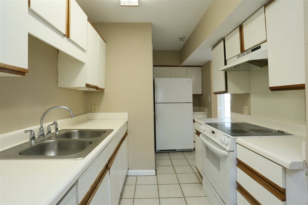 7040 Sandy Forks Road, Unit 201 Raleigh, NC 27609 - Photo 13 of 29 Kitchen