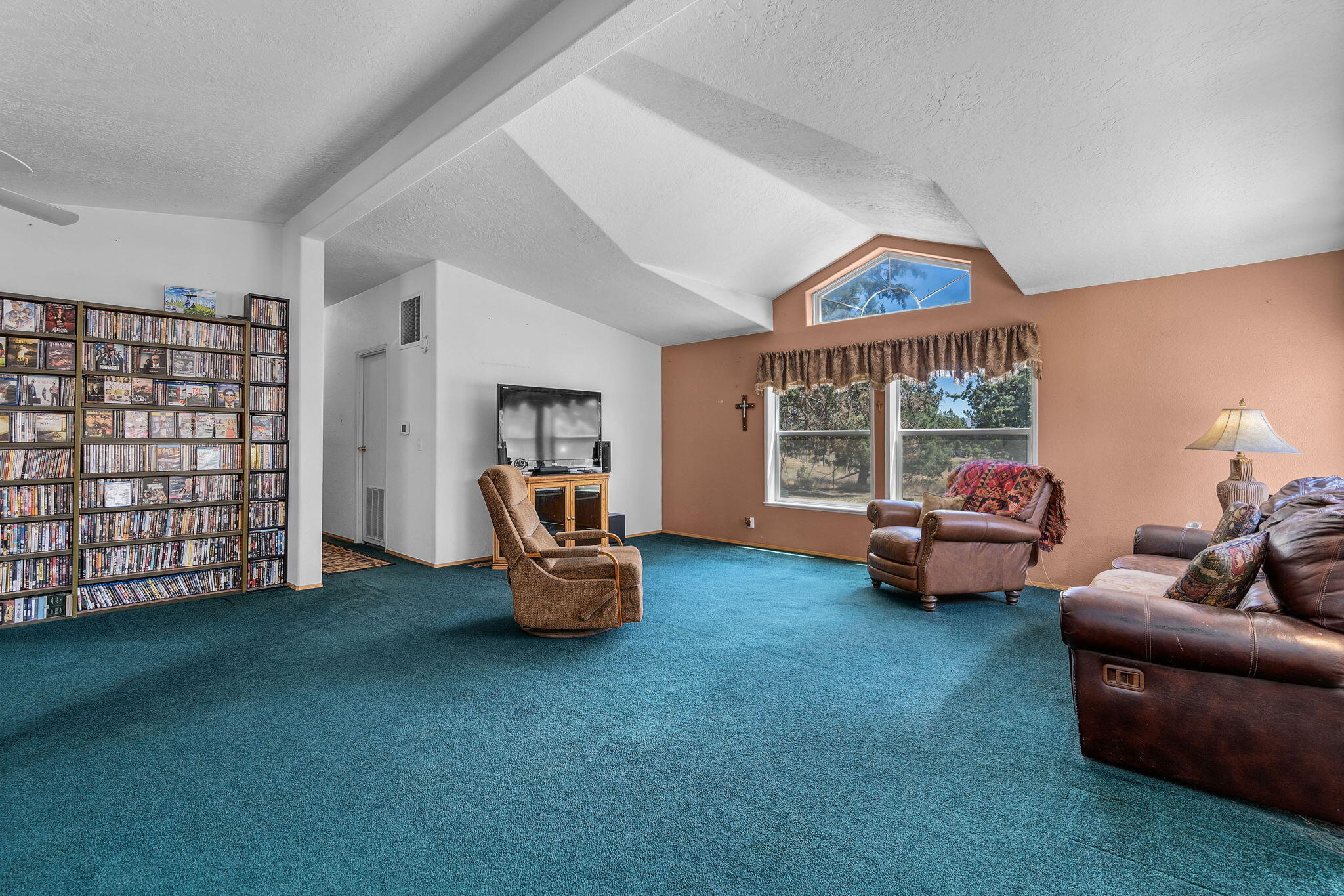 5638 Southwest Shad Road Terrebonne, OR 97760 - Photo 6 of 43 Large great room with tall windows let in light