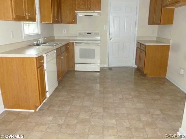 9419 Lockberry Ridge Loop Richmond, VA 23237 - Photo 4 of 11 Kitchen