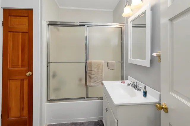 $2,250 | 17 Prospect Street, Unit 2, Pembroke, NH 03275