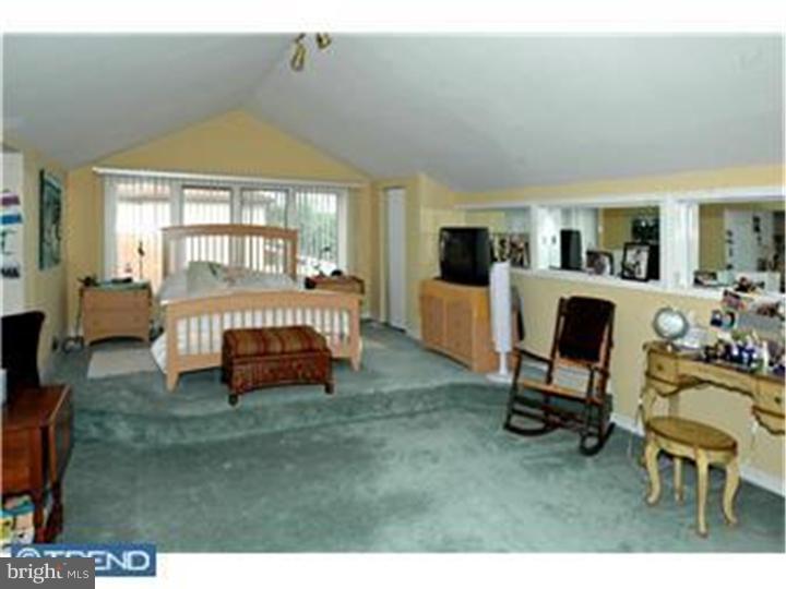 135 Spring Flower Court Huntingdon Valley, PA 19006 - Photo 7 of 12 Gallery Image 7