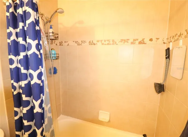 $500 | 2300 Southwest 43rd Street, Unit T3 ROOM C, Gainesville, FL 32607