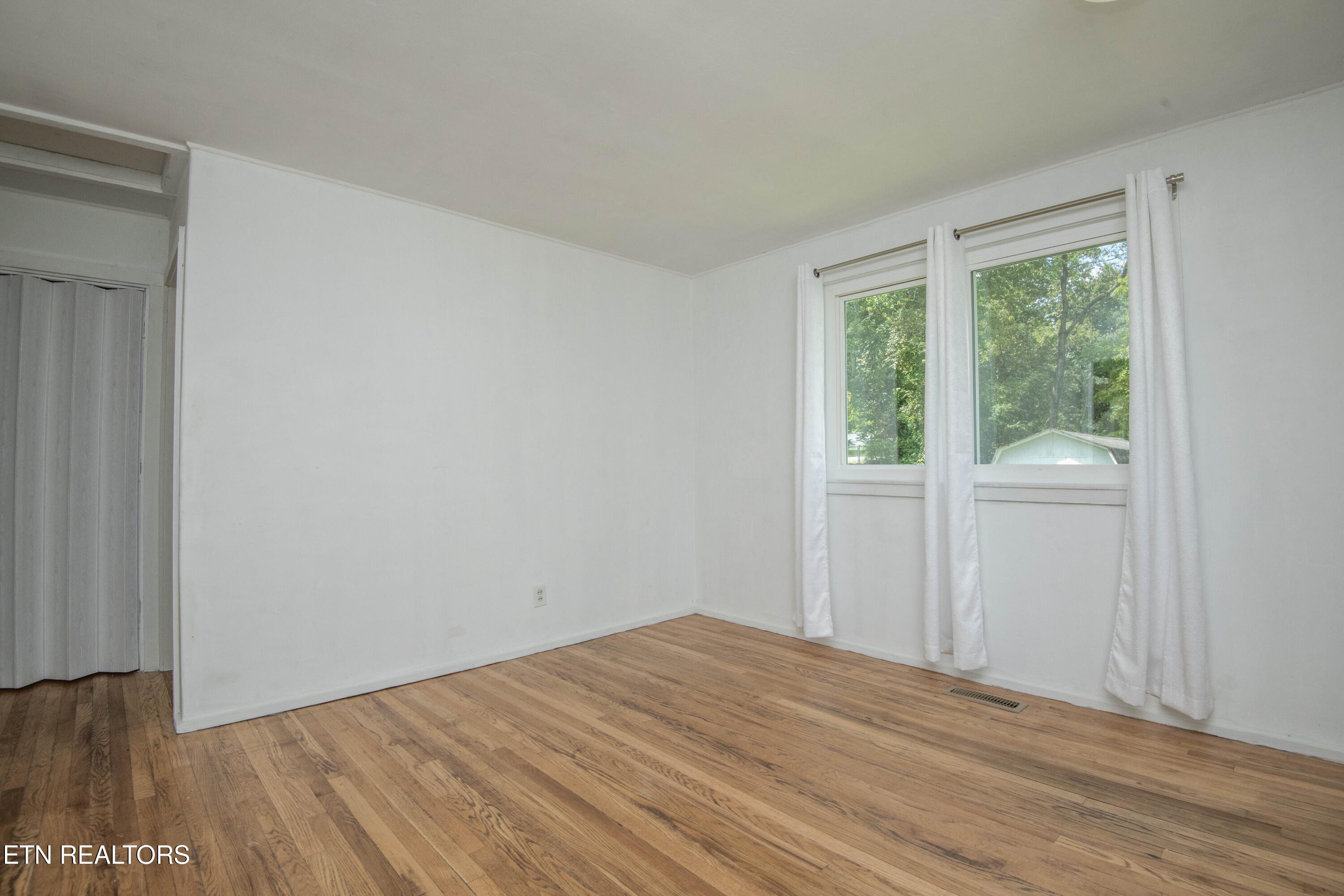 237 South Dillard Avenue Oak Ridge, TN 37830 - Photo 14 of 36 Family Room