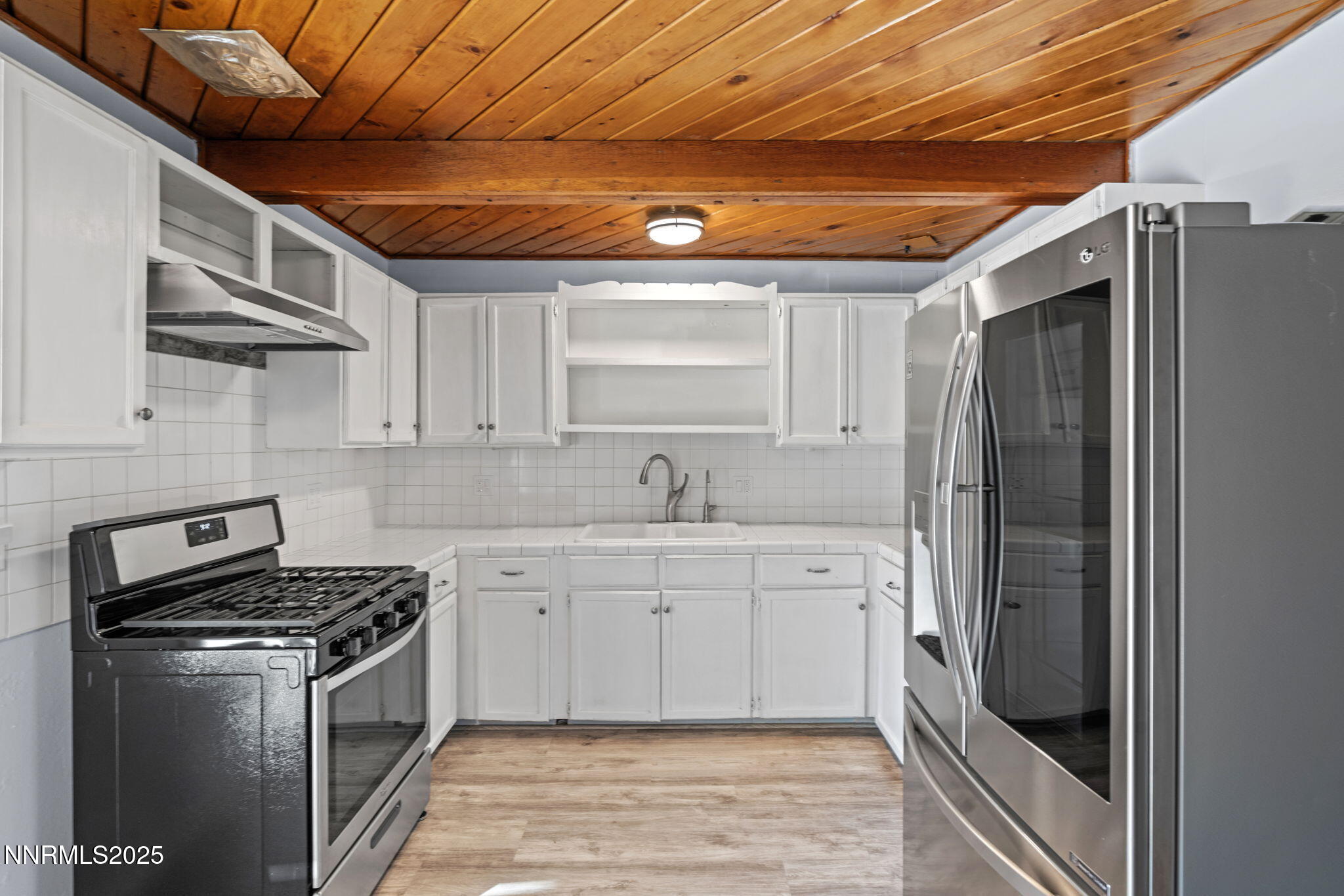1868 Fife Drive Reno, NV 89512 - Photo 12 of 31 17-web-or-mls-DSC01596