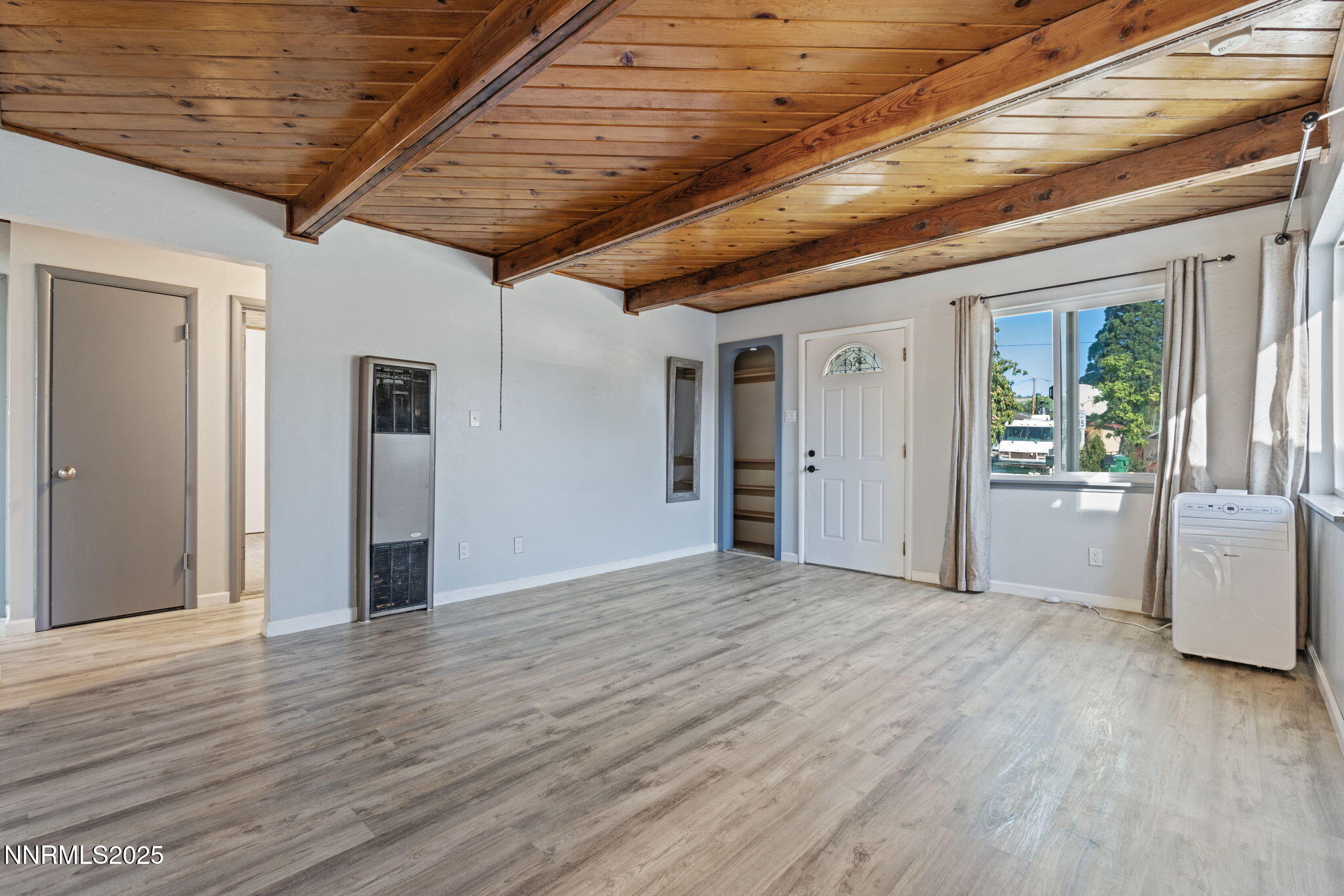 1868 Fife Drive Reno, NV 89512 - Photo 4 of 31 6-web-or-mls-DSC01581