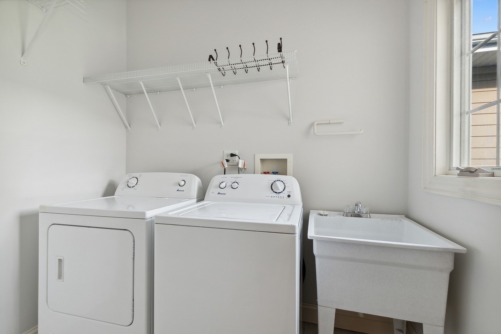 10028 South Roberts Road Palos Hills, IL 60465 - Photo 15 of 15 a utility room with dryer and washer
