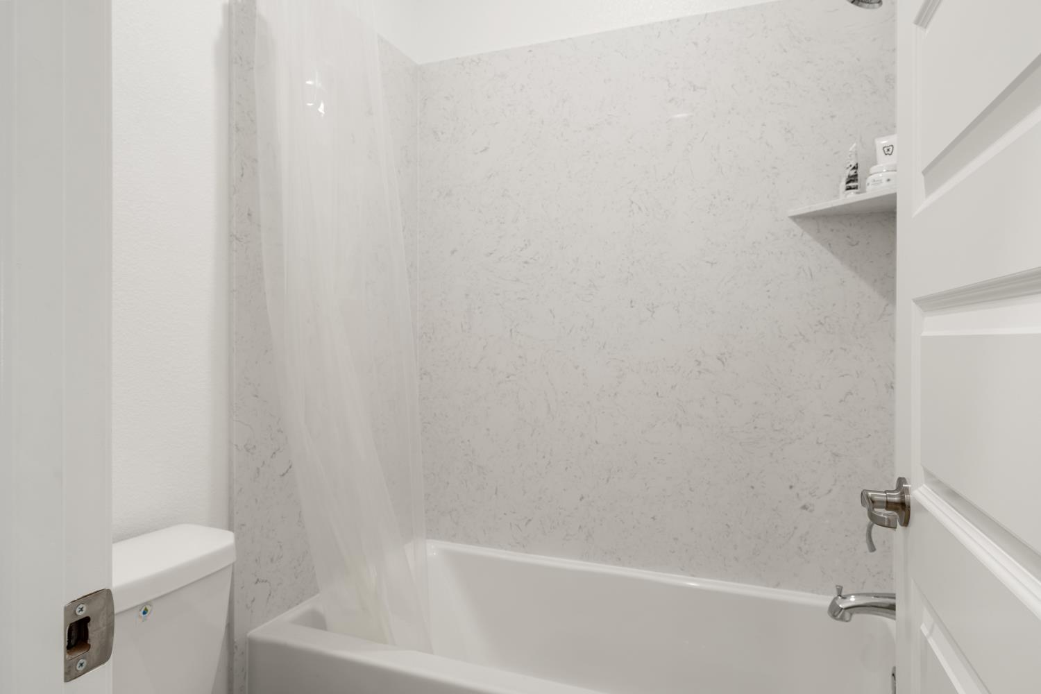998 Fullerton Ranch Road Lincoln, CA 95648 - Photo 28 of 44 Upstairs bathroom #2