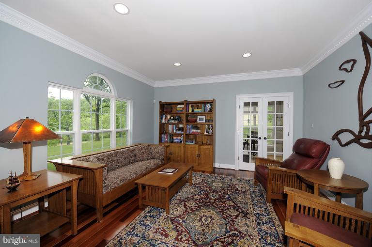 12126 Frederick Road Ellicott City, MD 21042 - Photo 18 of 28 Living Room