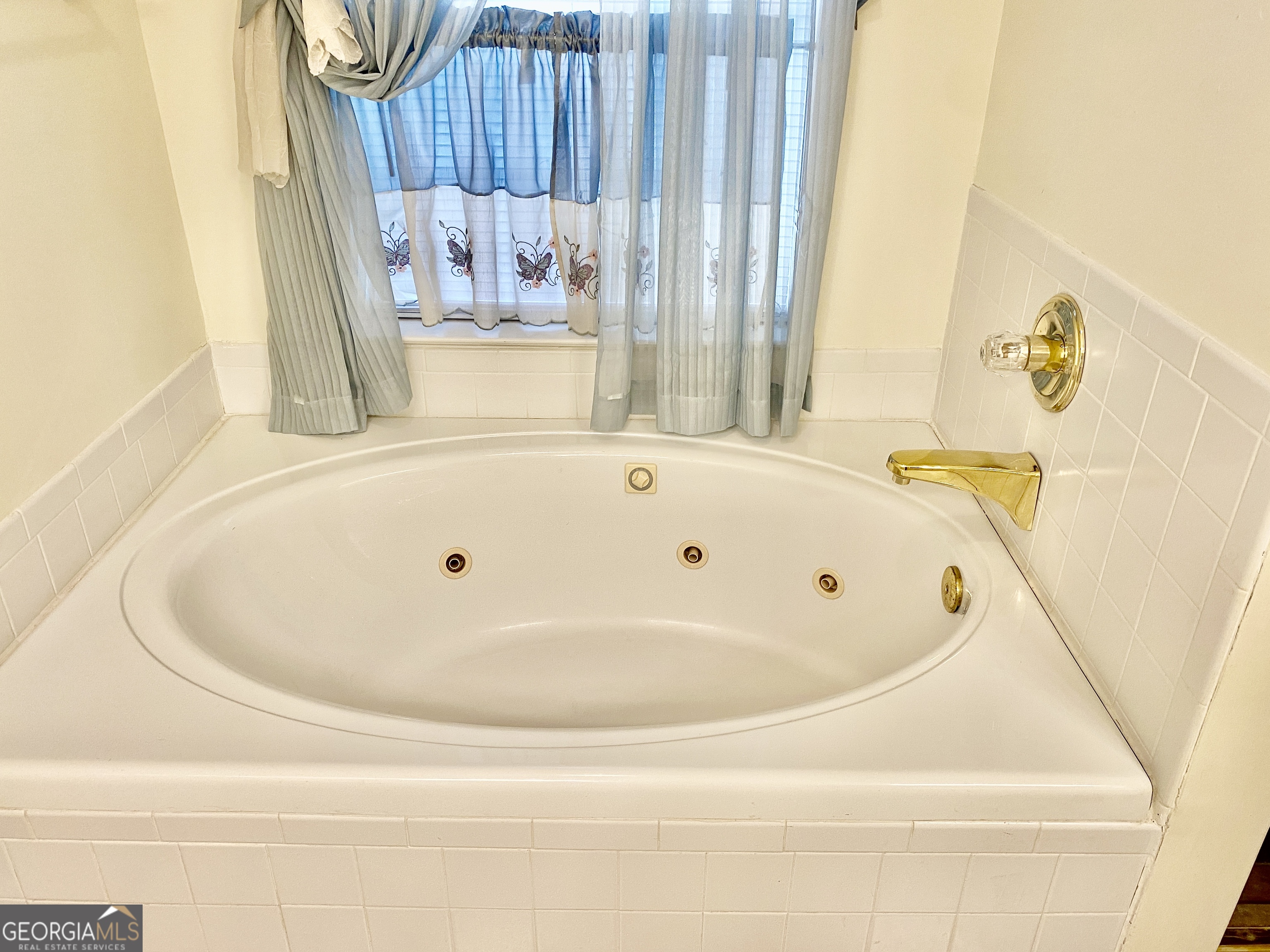 38 Boulder Drive Northwest Rome, GA 30165 - Photo 16 of 21 a white bath tub sitting next to a window