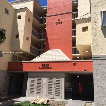 $260,000 | 8205 Lake Drive, Unit 204, Doral, FL 33166