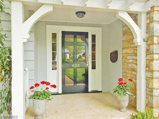433 Roslyn Road Winston-Salem, NC 27104 - Photo 2 of 16 Exterior Front.