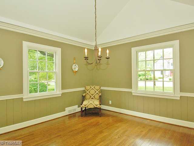 433 Roslyn Road Winston-Salem, NC 27104 - Photo 4 of 16 Dining Room.