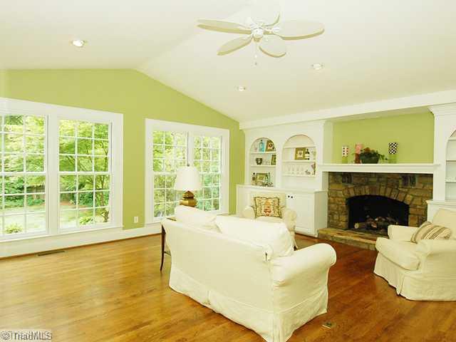 433 Roslyn Road Winston-Salem, NC 27104 - Photo 6 of 16 Den/Family/Great Room.