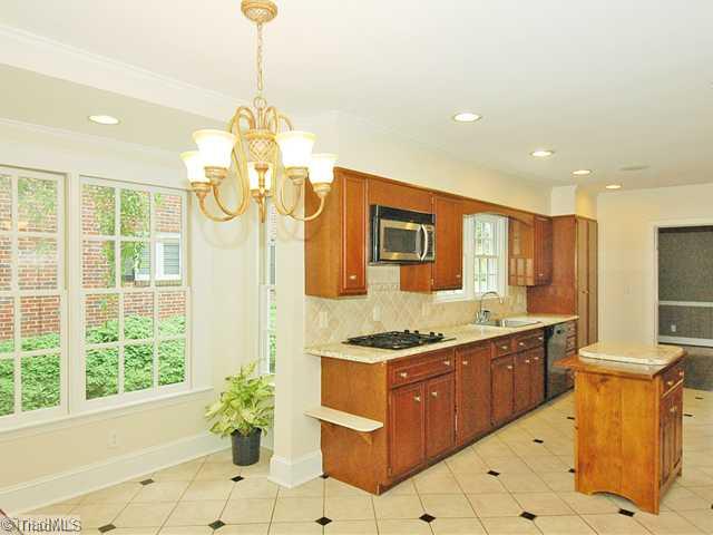 433 Roslyn Road Winston-Salem, NC 27104 - Photo 9 of 16 Kitchen.