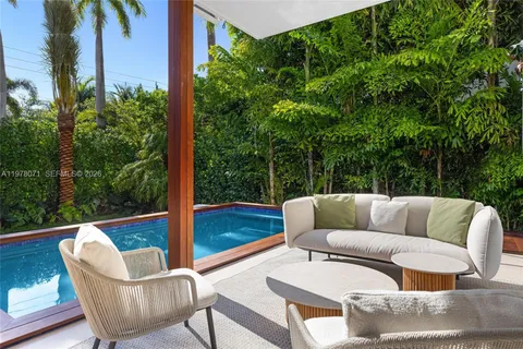 $6,595,000 | 5701 North Bay Road, Miami Beach, FL 33140