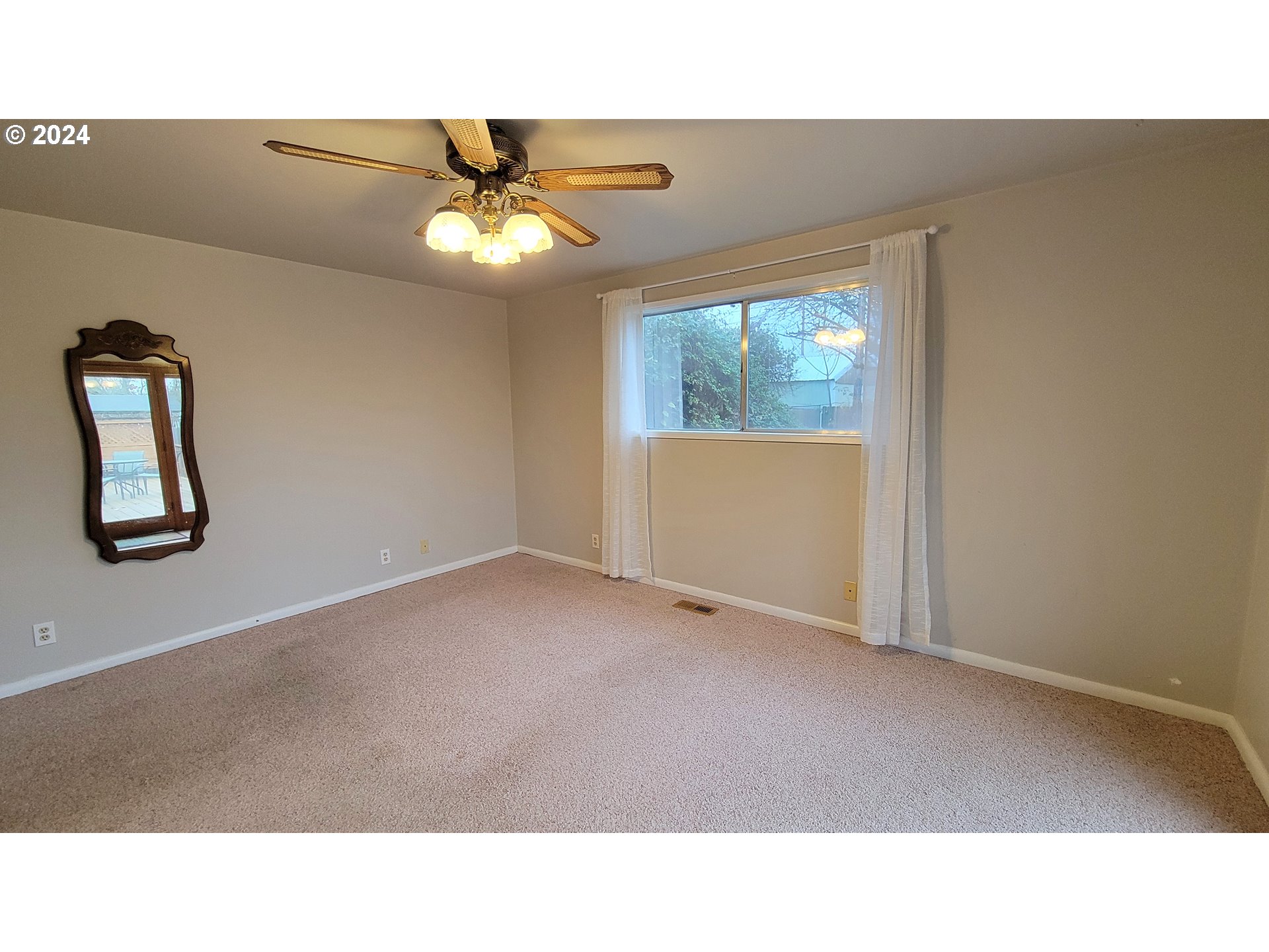 2564 Nova Street Springfield, OR 97477 - Photo 11 of 29 a open hall with a ceiling fan