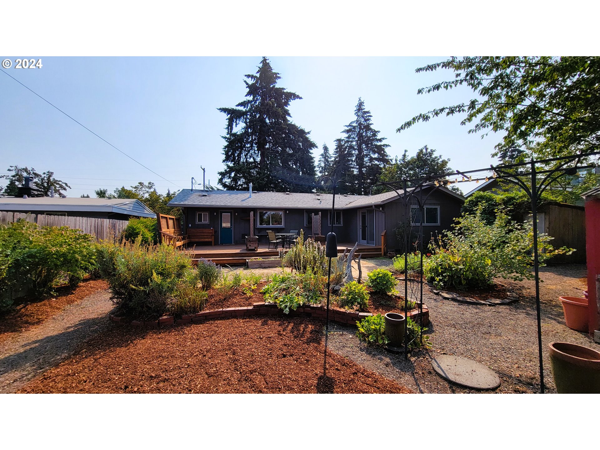 2564 Nova Street Springfield, OR 97477 - Photo 29 of 29 a house view with a sitting space
