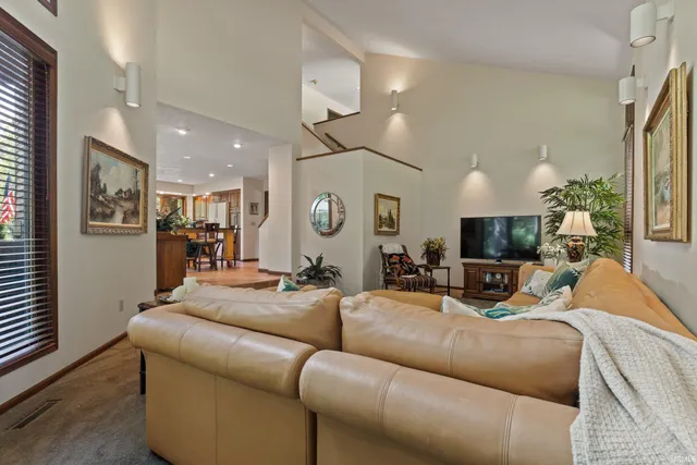 $900,000 | 14370 Highway 23, Granger, IN 46530