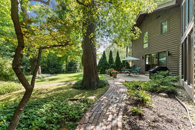 $900,000 | 14370 Highway 23, Granger, IN 46530