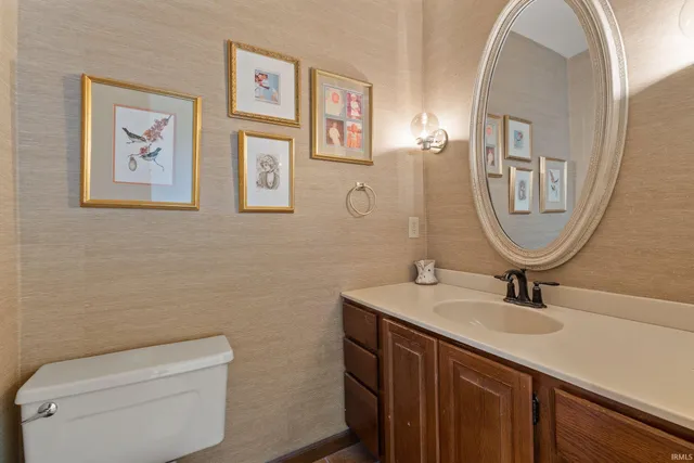 $900,000 | 14370 Highway 23, Granger, IN 46530