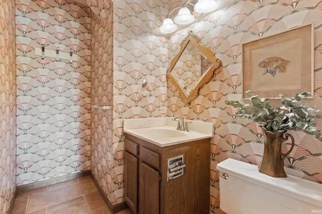 $900,000 | 14370 Highway 23, Granger, IN 46530