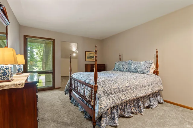 $900,000 | 14370 Highway 23, Granger, IN 46530