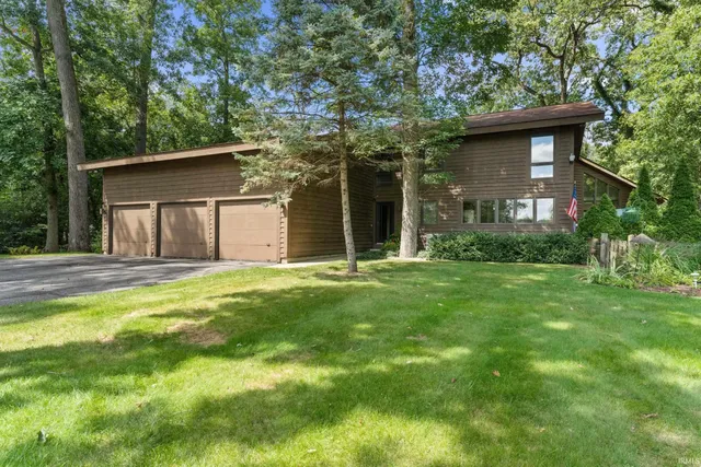 $900,000 | 14370 Highway 23, Granger, IN 46530