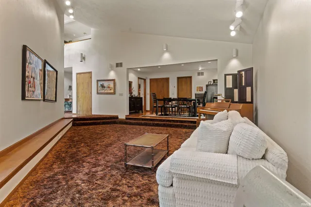 $900,000 | 14370 Highway 23, Granger, IN 46530