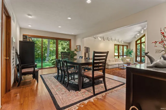 $900,000 | 14370 Highway 23, Granger, IN 46530