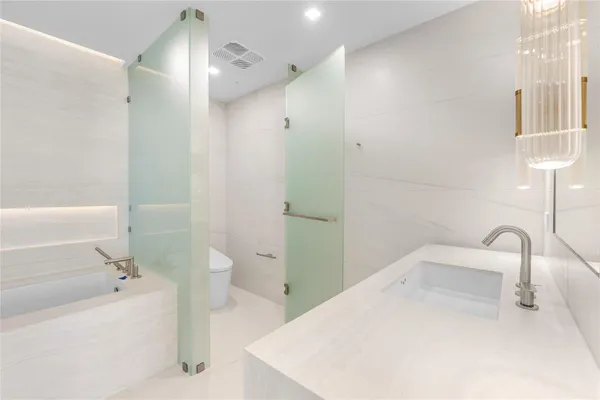 $3,295,000 | 900 North Ocean Boulevard, Unit 504, Pompano Beach, FL 33062