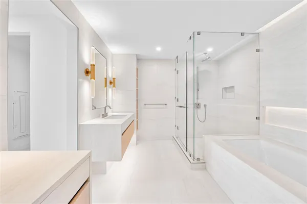 $3,295,000 | 900 North Ocean Boulevard, Unit 504, Pompano Beach, FL 33062