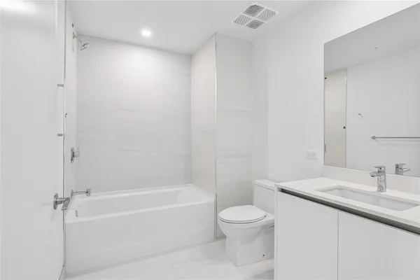 $3,295,000 | 900 North Ocean Boulevard, Unit 504, Pompano Beach, FL 33062