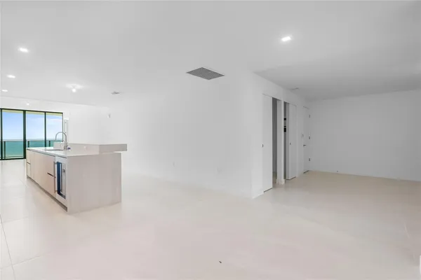 $3,295,000 | 900 North Ocean Boulevard, Unit 504, Pompano Beach, FL 33062