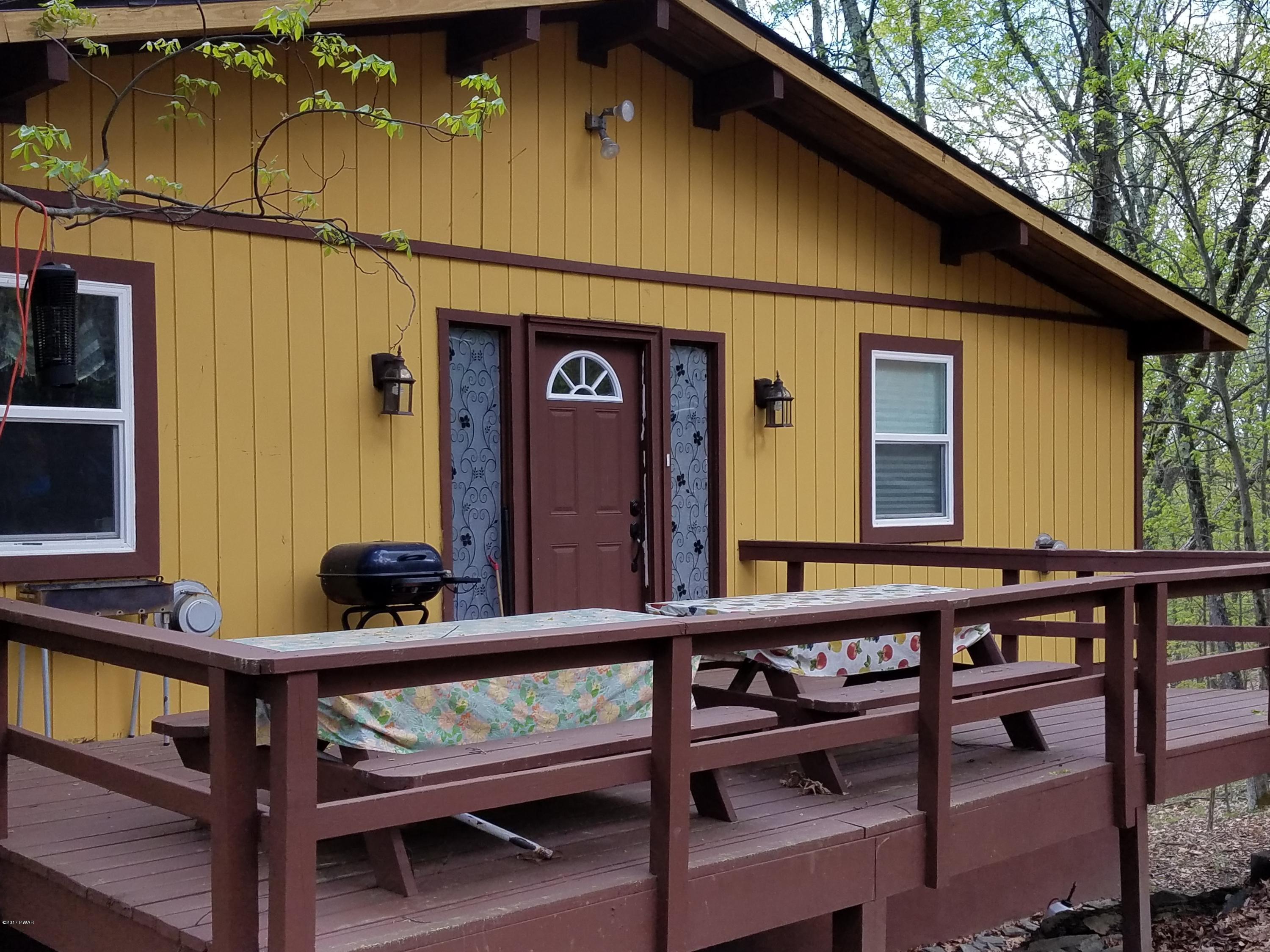 104 Lower Chipmunk Court Bushkill, PA 18324 - Photo 2 of 19