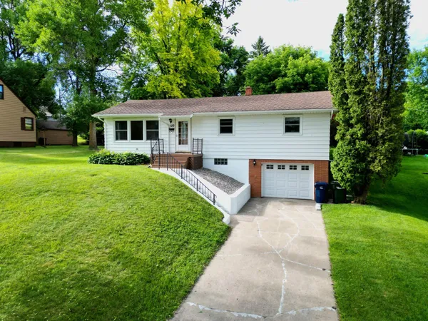 $195,000 | 120 East Douglas Avenue, Fergus Falls, MN 56537