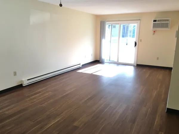$1,899 | 133 Eastern Avenue, Unit 301, Manchester, NH 03104