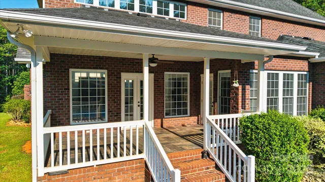 a view of entryway with a front door