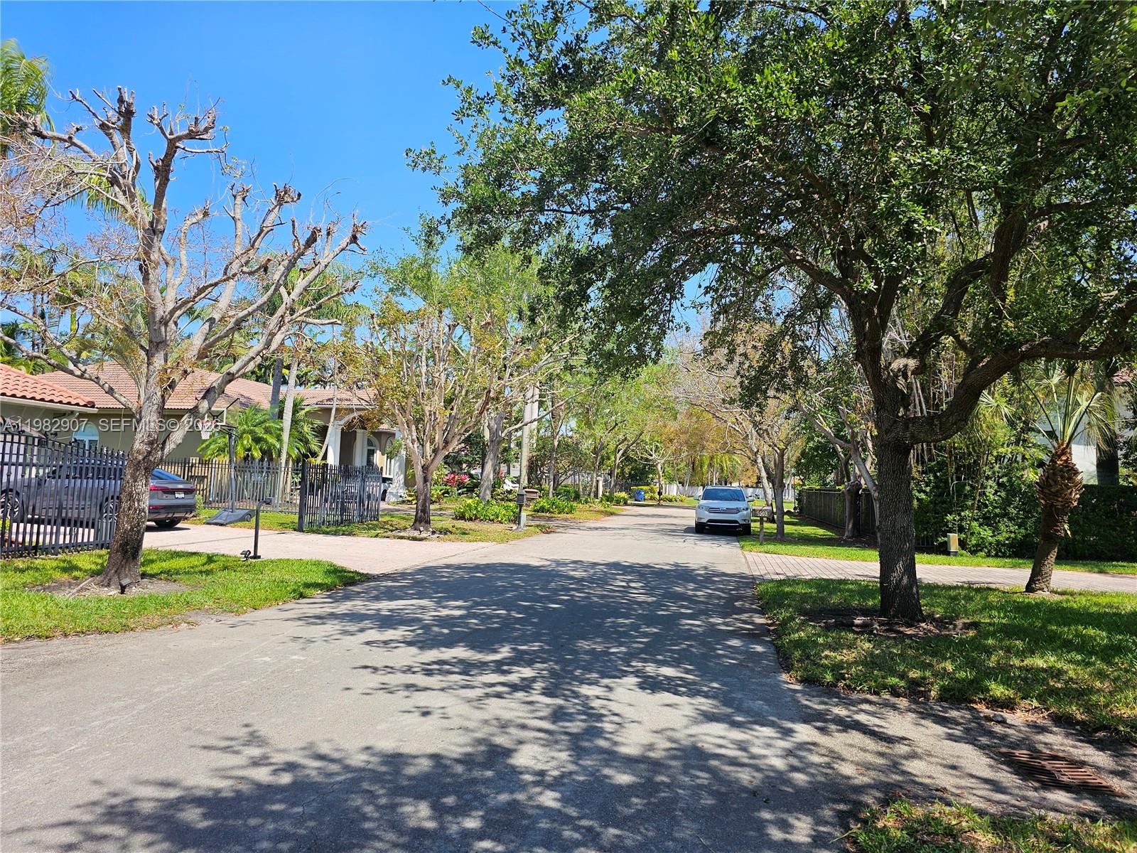 9503 Southwest 89th Place Miami, FL 33176 - Photo 22 of 23 Quiet street