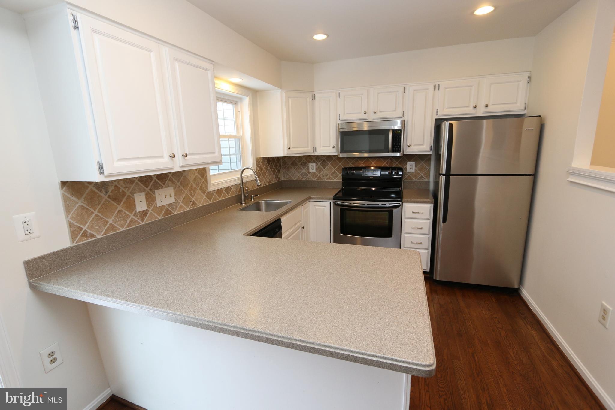 11932 Sentinel Point Court Reston, VA 20191 - Photo 8 of 30 Ceramic Backsplash and Corian Tops