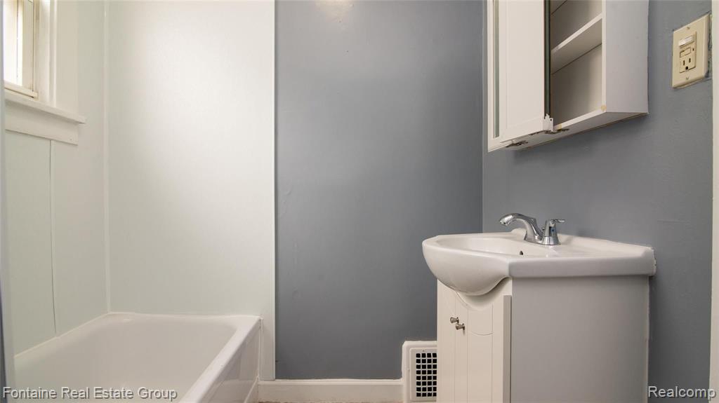 35335 Chestnut Street Wayne, MI 48184 - Photo 13 of 30