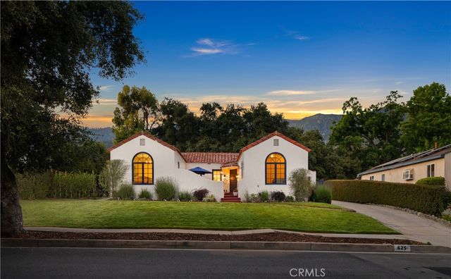 a house view with a outdoor space