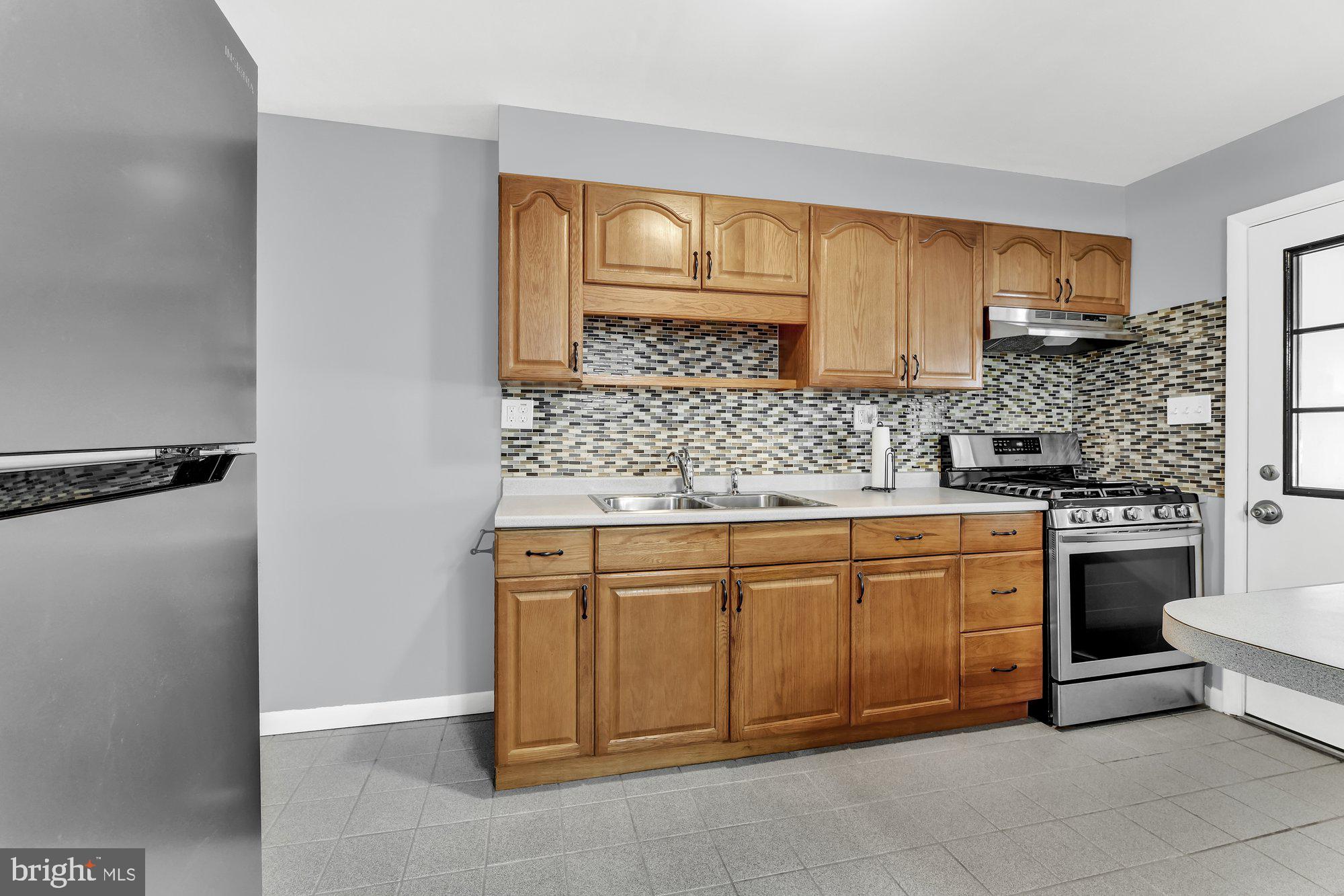 2131 Sunnythorn Road Baltimore, MD 21220 - Photo 11 of 33 New Appliances!