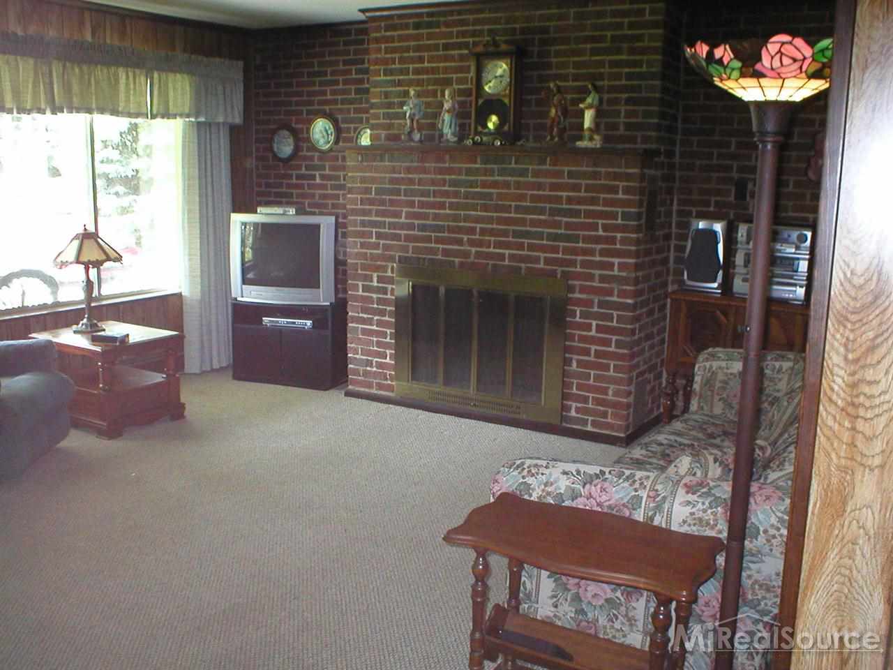 8947 Field Road Algonac, MI 48001 - Photo 4 of 14 31213075-3.JPG
