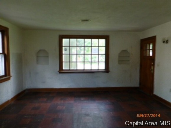 3109 East Division Street Springfield, IL 62702 - Photo 2 of 10 Gallery Image 2