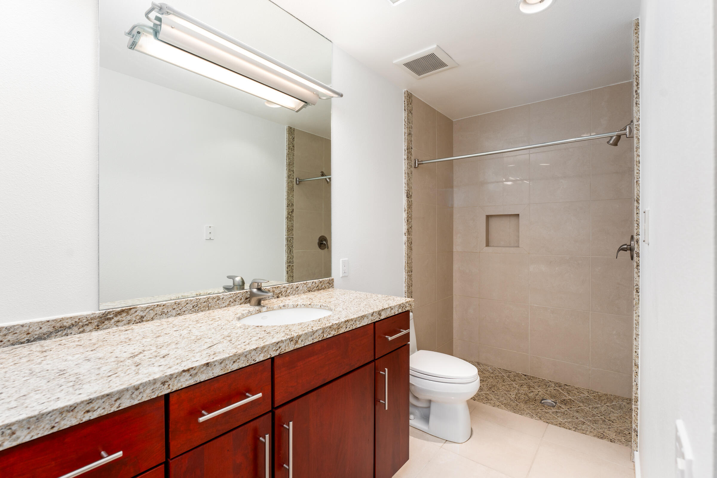 1111 East Ramon Road, Unit 29 Palm Springs, CA 92264 - Photo 16 of 39 Primary Bath