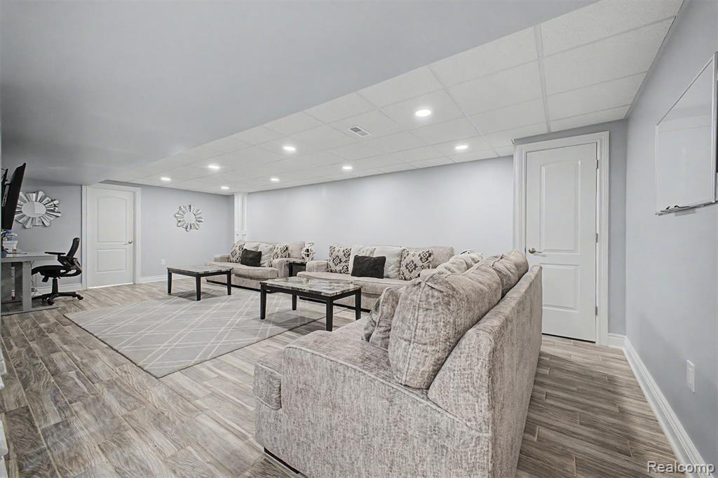 816 North Beech Daly Road Dearborn Heights, MI 48127 - Photo 27 of 47