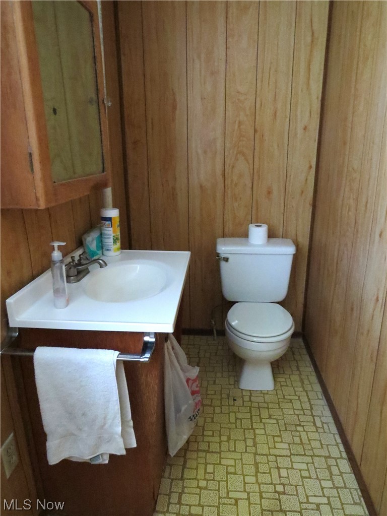 10130 Lee Road Minerva, OH 44657 - Photo 23 of 35 1/2 bath in laundry room. right off the garage for easy outside access.