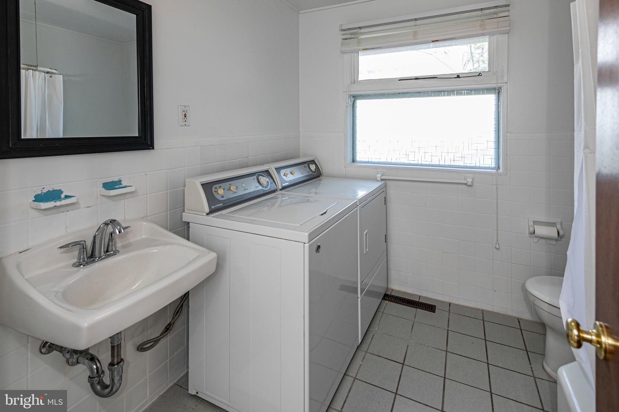 87 Harris Road Princeton, NJ 08540 - Photo 29 of 44 Bathroom with laundry