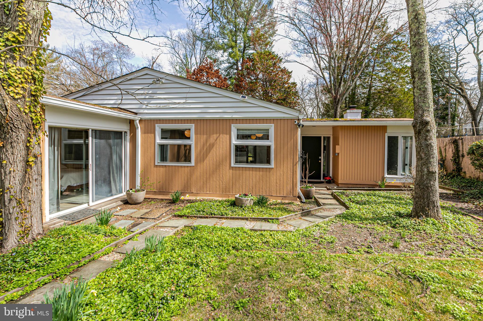87 Harris Road Princeton, NJ 08540 - Photo 3 of 44 Enclosed entrance to front door
